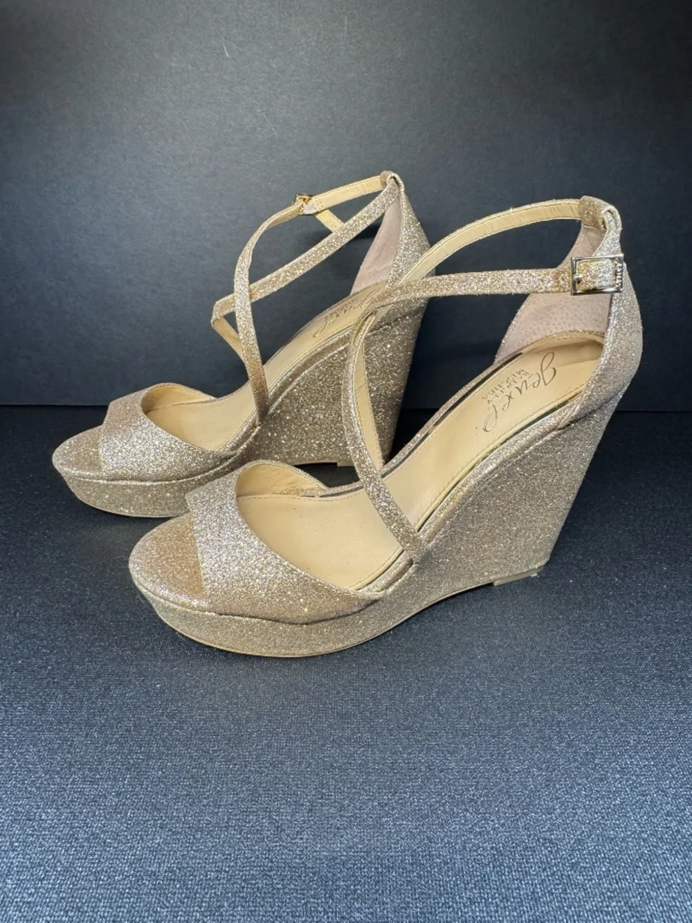 Jewel Badgley Mischka Gold Glitter Wedge Sandals Size 7 Wedding Prom Formal